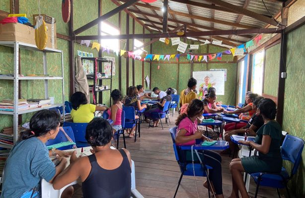 thumbnail de Apoiados pelo projeto Acolhidos, refugiados e migrantes venezuelanos recebem certificados de qualificação educacional e profissional em Boa Vista